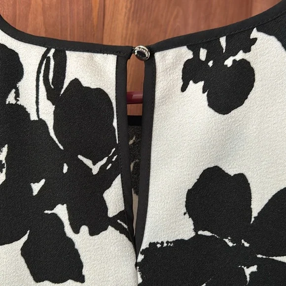 Vince Camuto sleeveless blouse - Picture 5 of 6